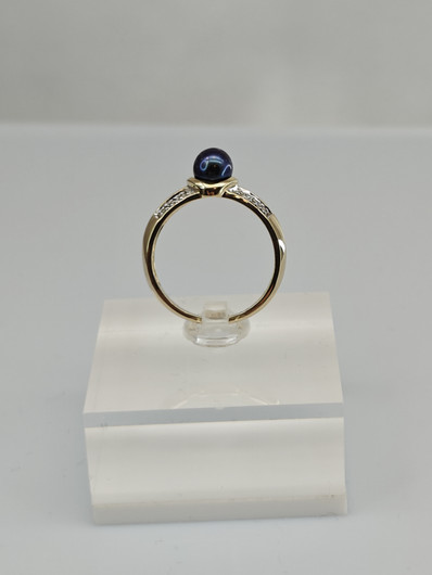 Vintage Pearl gold ring with diamonds 