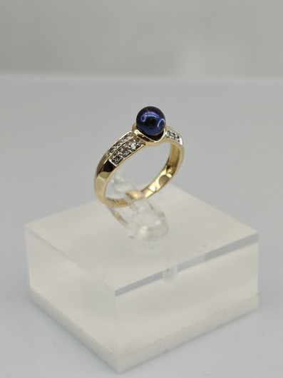 Vintage Pearl gold ring with diamonds 