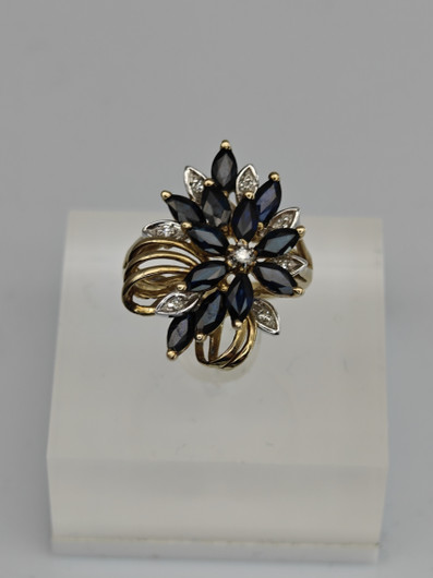 Vintage sapphire ring with diamonds