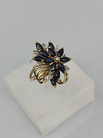 Vintage sapphire ring with diamonds