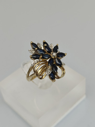 Vintage sapphire ring with diamonds