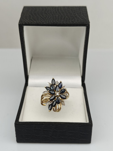 Vintage sapphire ring with diamonds