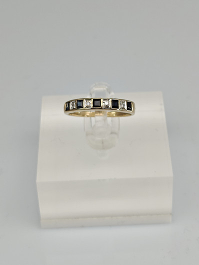 Vintage diamonds ring with sapphire