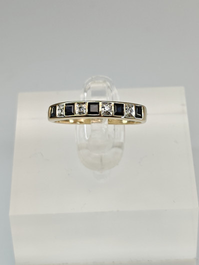 Vintage diamonds ring with sapphire