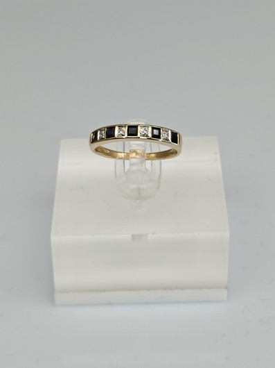 Vintage diamonds ring with sapphire