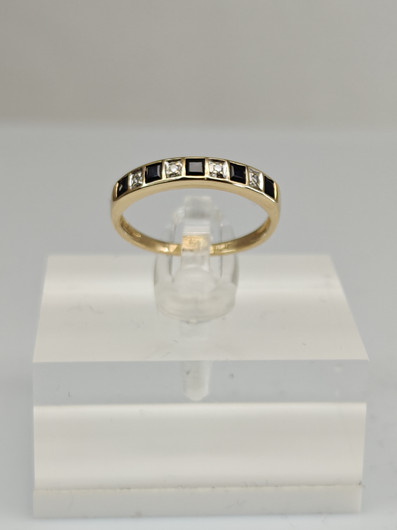 Vintage diamonds ring with sapphire