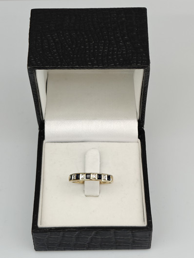 Vintage diamonds ring with sapphire