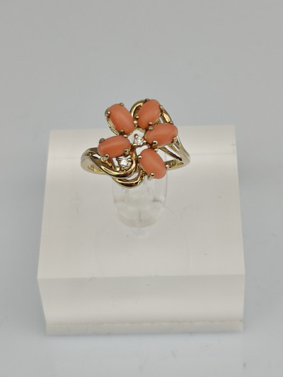 Vintage Coral ring with diamonds