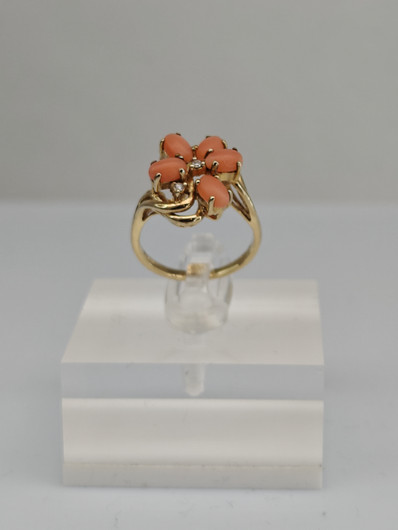 Vintage Coral ring with diamonds