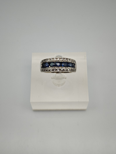 Vintage sapphire ring with diamonds