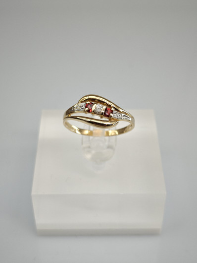 Vintage diamond gold ring with ruby and diamond