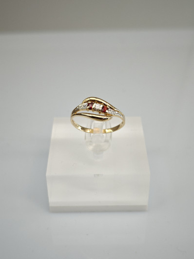 Vintage diamond gold ring with ruby and diamond