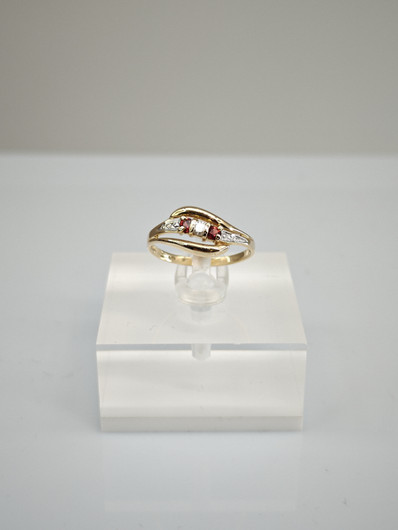 Vintage diamond gold ring with ruby and diamond