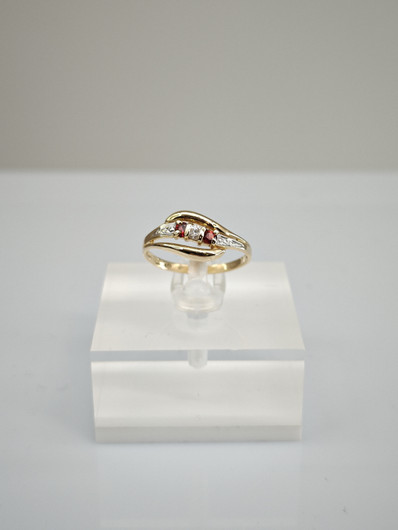 Vintage diamond gold ring with ruby and diamond