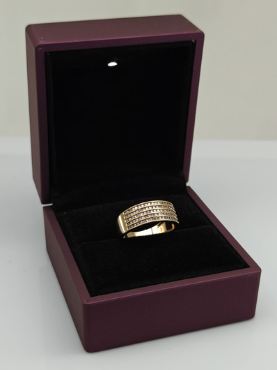 Vintage diamond gold ring  