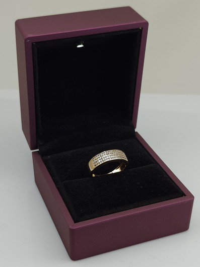 Vintage diamond gold ring  