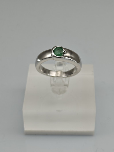 Vintage Emerald silver ring  