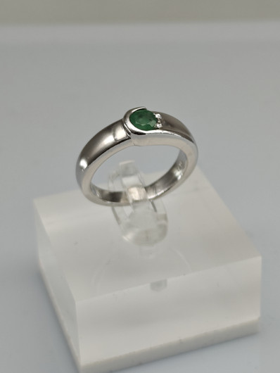 Vintage Emerald silver ring  
