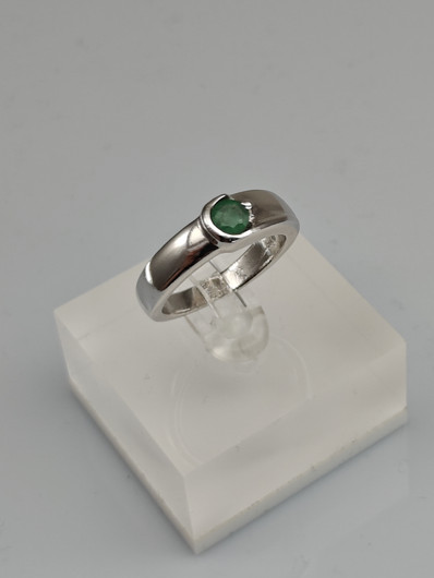 Vintage Emerald silver ring  