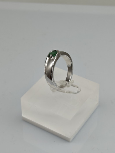 Vintage Emerald silver ring  