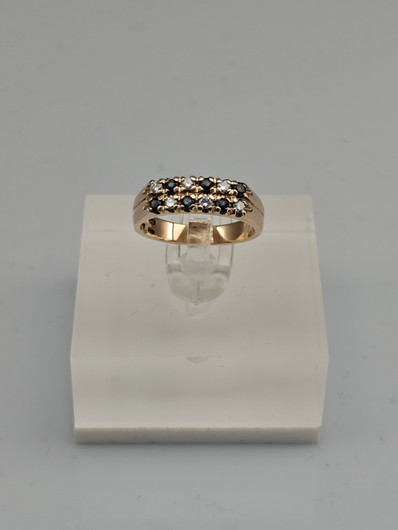 Vintage diamonds ring with sapphire