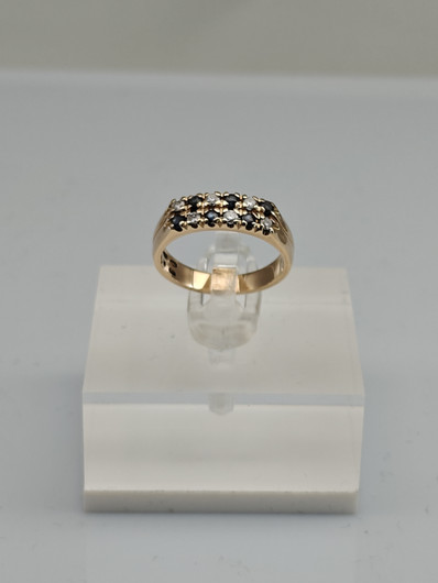 Vintage diamonds ring with sapphire