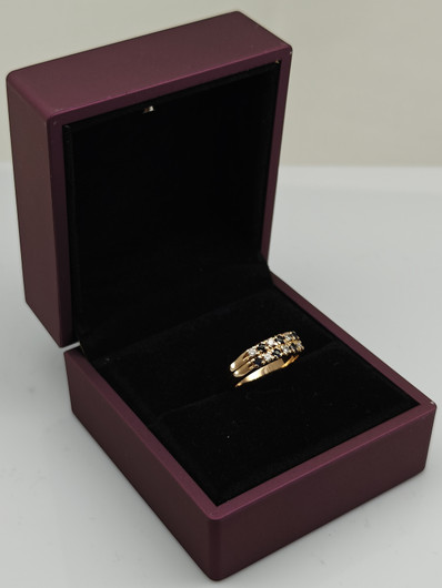 Vintage diamonds ring with sapphire