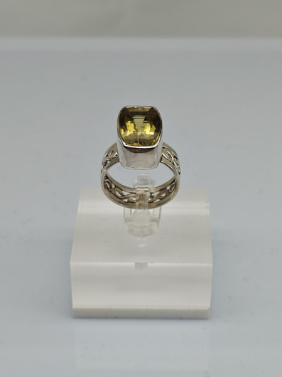 Vintage silver ring with synthetic Spinel