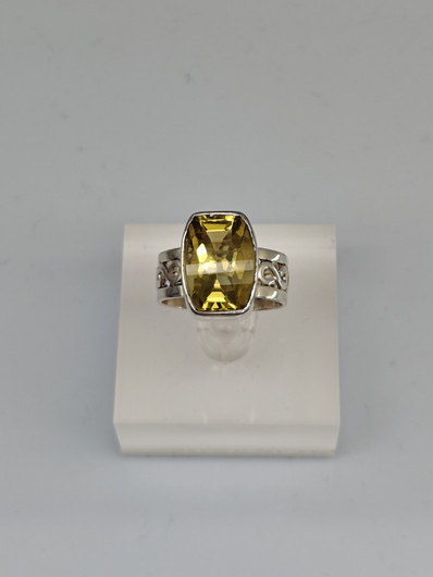 Vintage silver ring with synthetic Spinel
