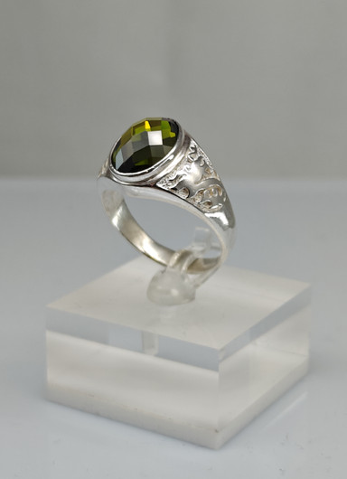 Vintage synthetic Spinel ring  