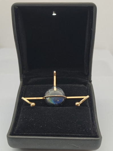 Vintage golg pendant with Labradorite stone