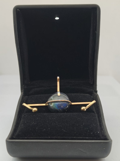 Vintage golg pendant with Labradorite stone
