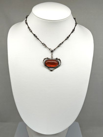 Vintage hopeinen kaulakoru suurella Itä-meren meripihkalla 35 cm