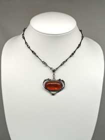 Vintage hopeinen kaulakoru suurella Itä-meren meripihkalla 35 cm