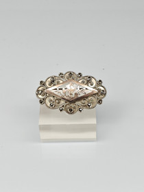 Vintage hopeinen rintakoru