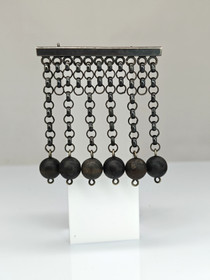 Vintage rintakoru puu helmillä / Aarikka