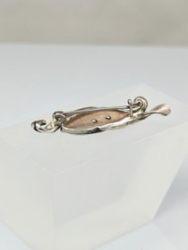 Vintage rintakoru kvartsilla