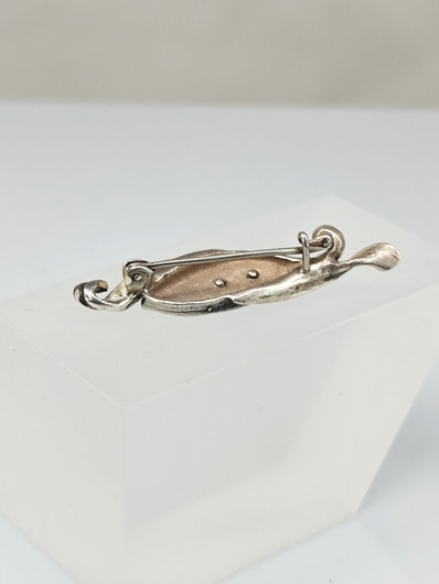 Vintage brooch with quartz