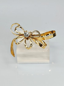 Vintage hopeinen rintakoru kivellä