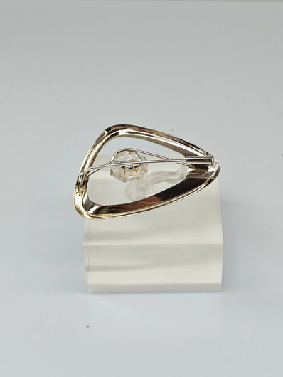 Vintage brooch with goshenite