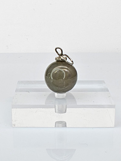 Quartz pendant