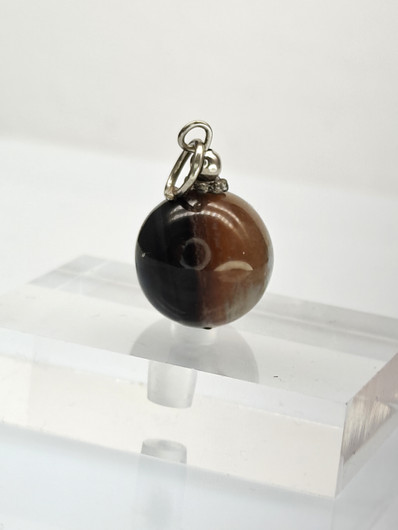 Quartz pendant