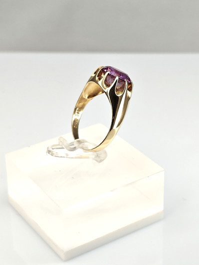 Vintage Amethyst gold ring 