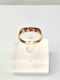 Vintage spinel gold ring  