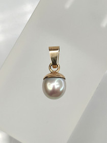 Vintage golg pendant with pearl 