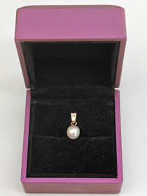 Vintage golg pendant with pearl 