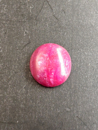 Luonnon safiiri 12,7ct väri käsitelty