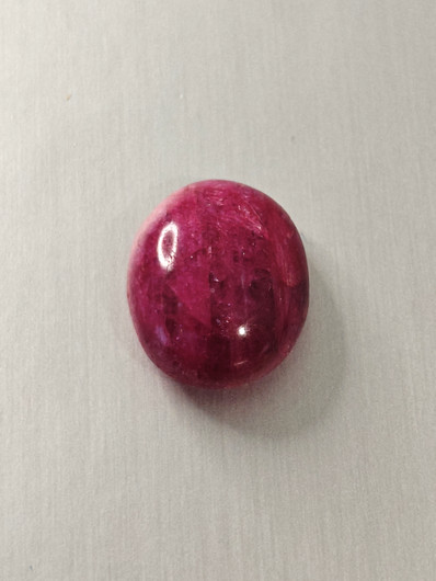 Luonnon safiiri 13,4ct väri käsitelty