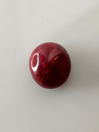 Luonnon safiiri 4,9ct väri käsitelty