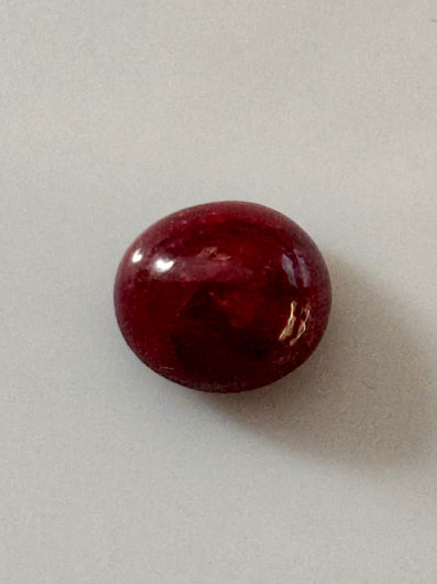 Luonnon safiiri 4,9ct väri käsitelty
